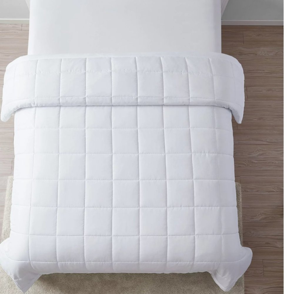 Full/Queen Solid Full, Queen Down Alternative Blanket in White‎
